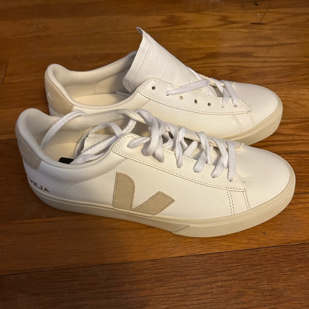 Veja Campo sneakers- BRAND NEW! White with gold